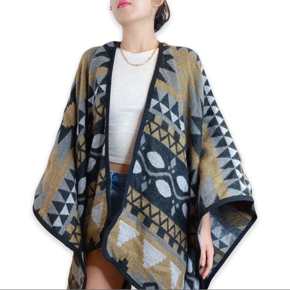 Cabin Fever Aztec Geometric Pattern Wrap Blanket Cape Poncho Jacket One size - Picture 11 of 16